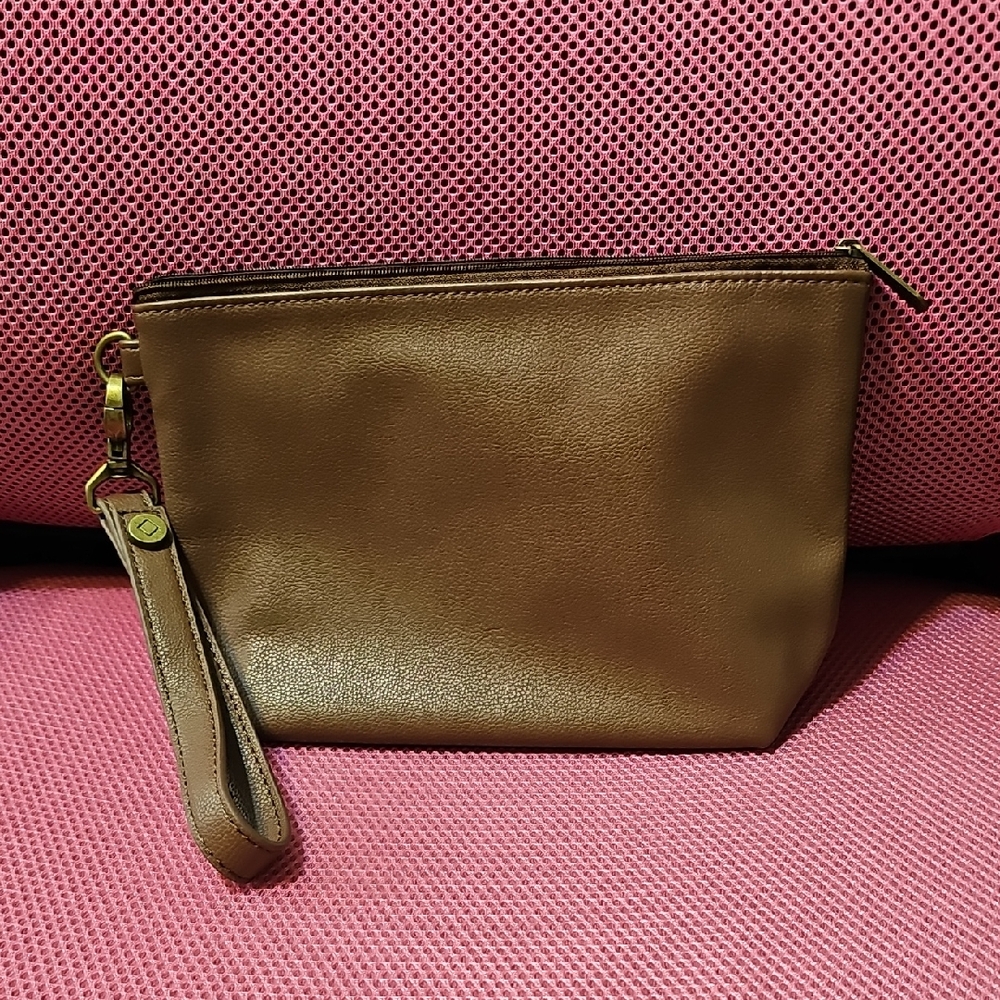 Thirty-one Zippered Clutch Bag With Wristlet Strap